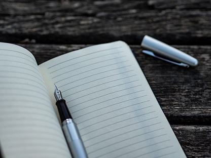 Image of empty page (Photo by Aaron Burden on Unsplash)